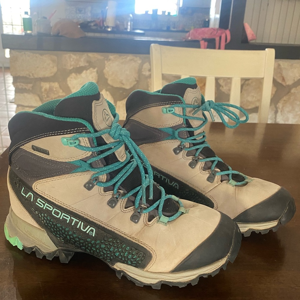 LA SPORTIVA Nucleo High GTX Boots Women’s Size 8.5